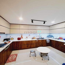 Hẻm 10m 161m2(4x31m nở hậu) 3 tầng btct Bùi Thị Xuân, Tân Bình