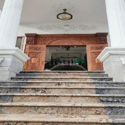Biệt thự 600m2 giá rẻ bất ngờ, vị trí trung tâm q12 - mặt tiền thạnh