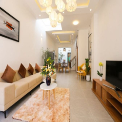 Cho thuê nhà đẹp 2 phòng ngủ gần biển Sơn Trà