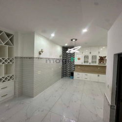 Nhà đẹp Hẻm thông Phạm Văn Chí 5,3x13m 4 tầng 4PN GẦN NGÃ 4 BÌNH TIÊN