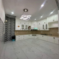 Nhà đẹp Hẻm thông Phạm Văn Chí 5,3x13m 4 tầng 4PN GẦN NGÃ 4 BÌNH TIÊN