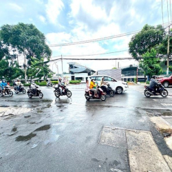 Gấp Bán Nhà Đẹp, Phong Thuỷ Tốt - Vị Trí VIP Ngay Công Viên