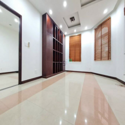 Cho Thuê Vila Quốc Hương Thảo Điền Q2,An Ninh 24/24, 400m2 Hồ Bơi Sân