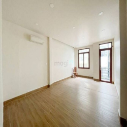 Cho thuê nhà hẻm 6m, 413/8 Lê Văn Sỹ Quận 3, DT: 4m x 21,2m 2 lầu