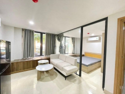 Căn hộ full nội thất cửa sổ ngay mặt tiền Khánh Hội quận 4