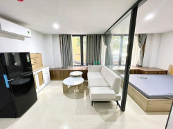 Căn hộ full nội thất cửa sổ ngay mặt tiền Khánh Hội quận 4