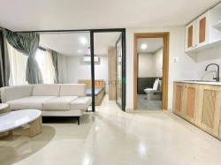 Căn hộ full nội thất cửa sổ ngay mặt tiền Khánh Hội quận 4