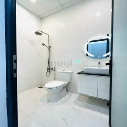 Studio gần Lotte - gần chợ, 5p để đi TDT, Rmit, mất 7p qua quận 1, 4