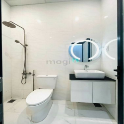 Studio gần Lotte - gần chợ, 5p để đi TDT, Rmit, mất 7p qua quận 1, 4