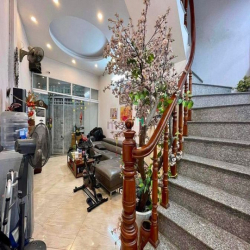 6,2 tỷ 4 tầng dân xây cần bán gấp gần phố Kim Mã Ba Đình