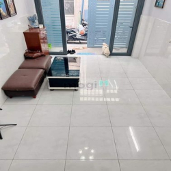 Nhà mới chính chủ ngay Phan Đình Phùng,60m2, giá 2tỷ650,sổ hồng riêng.