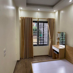 Cho thuê nhà ngõ Vũ Hữu - Thanh Xuân, dt 65m x 3 t, mt 5m. giá 18tr/th