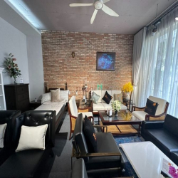 Văn phòng NGUYỄN CƠ THẠCH 130m2 - Thang máy, máy lạnh, bàn ghế đầy đủ