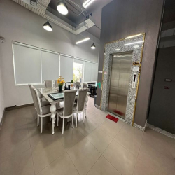 Văn phòng NGUYỄN CƠ THẠCH 130m2 - Thang máy, máy lạnh, bàn ghế đầy đủ