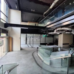 Cho thuê chân đế tòa nhà Vincom 250m2 (tầng 1: 160m2+lửng 90m2) MT 10m