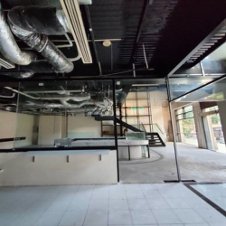 Cho thuê chân đế tòa nhà Vincom 250m2 (tầng 1: 160m2+lửng 90m2) MT 10m