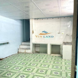 Cho thuê nhà 2PN có sân trồng rau nuôi gà gần chợ cổng 10 Long Bình