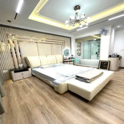 Gấp bán nhà tựa Villa khu VIP Bình Thạnh, 5*20, 4 tầng, đường 10m.