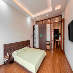 Căn hộ full nội thất mặt tiền đường Hoàng Diệu quận 4