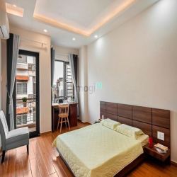 Căn hộ full nội thất mặt tiền đường Hoàng Diệu quận 4