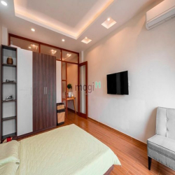 Căn hộ full nội thất mặt tiền đường Hoàng Diệu quận 4