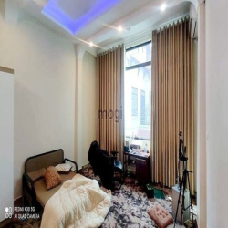 Nhà phố Trạm-Long Biên, 40m2, 7T, MT 4m, ngõ thông ô tô, chỉ 8.4 tỷ.