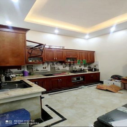 Nhà phố Trạm-Long Biên, 40m2, 7T, MT 4m, ngõ thông ô tô, chỉ 8.4 tỷ.