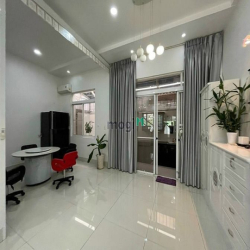 Duy nhất căn biệt thự Mỹ Thái, Phú MỸ Hưng, có hồ bơi, sân vườn, 240m2