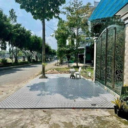 Nhà 2 lầu vị trí đẹp mặt tiền Đặng Văn Dày Khu Stella Mega City