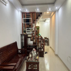 Bán Gấp Nhà **NGỌC THUỴ**, 37 M2, Sát Ô Tô, Giá Gần 5 Tỷ