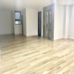 Cho thuê nhà ngang 8m 384/20 Nam Kỳ Khởi Nghĩa, quận 3, có thang máy