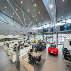 Gấp Nóng Cho thuê Showroom lớn MT Sư Vạn Hạnh, DT 1096m2