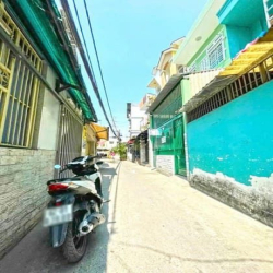 Nhà 2 tầng 1/ 30 m ra HTP, Quận 7. 4,5m nở hậu, 65 m2 thổ cư. Hơn 4 tỷ