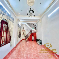 Cho thuê nhà 1 trệt 1 lầu cách đường Lý Văn Sâm 50m, P.Tam Hiệp