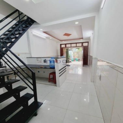 Chia tài sản cần bán gấp nhà 58m2 Đoàn Văn Bơ Q4 1,02 tỷ HXH