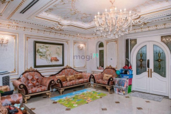 chú cần bán căn biệt thự chateau 7*26m xây 4 tầng có thang máy cao cấp