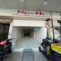 Cho thuê nhà trệt, lầu 250m2 ngay Cửa tây chợ Bến thành, chỉ 55trieu