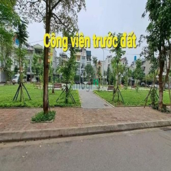 View Vườn hoa - Bán đất Tái Định Cư Giang Biên - 42m, nhỉnh 5 tỷ
