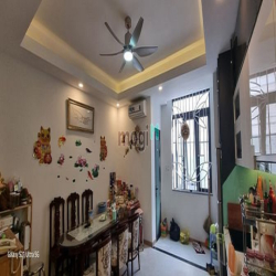 2 MTKD Hồ Bá Kiện 74m2 4 tầng nở hậu đẹp hiện đại chỉ 16.8 tỷ TL, gấp