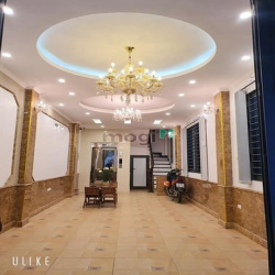 Bán gấp CH tập thể Hào Nam ( tầng 1) giá 2.6 tỷ, 130m2. đẹp, NT cơ bản