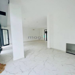Cho thuê nhà phố 84m2 đối diện chợ đêm thuận tiện kinh doanh