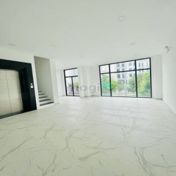 Cho thuê nhà phố 84m2 đối diện chợ đêm thuận tiện kinh doanh