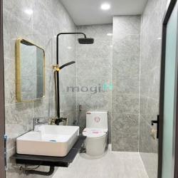 Bán nhà 1 trệt 2 lầu 1 tum, Sân thựơng , đường Lò Lu ,Trường Thạnh, Q9