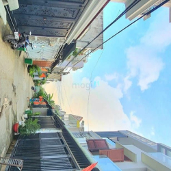 Bán nhà 1 trệt 2 lầu 1 tum, Sân thựơng , đường Lò Lu ,Trường Thạnh, Q9