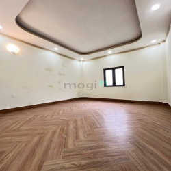 Bán nhà 1 trệt 2 lầu 1 tum, Sân thựơng , đường Lò Lu ,Trường Thạnh, Q9