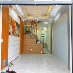 Bán nhà 1 trệt 2 lầu 1 tum, Sân thựơng , đường Lò Lu ,Trường Thạnh, Q9