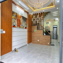 Bán nhà 1 trệt 2 lầu 1 tum, Sân thựơng , đường Lò Lu ,Trường Thạnh, Q9