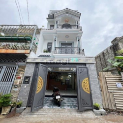 Bán nhà 1 trệt 2 lầu 1 tum, Sân thựơng , đường Lò Lu ,Trường Thạnh, Q9