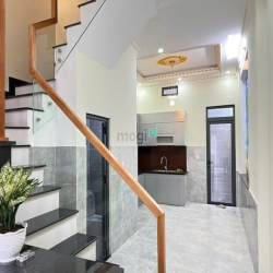 Bán nhà 1 trệt 2 lầu 1 tum, Sân thựơng , đường Lò Lu ,Trường Thạnh, Q9