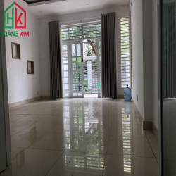 Villa 2 lầu đường Hồng Hà, P2 Tân Bình. DT 8x20m